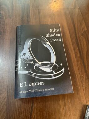 Fifty Shades Freed by E.L. James | Bestseller Romance Novel | Like New